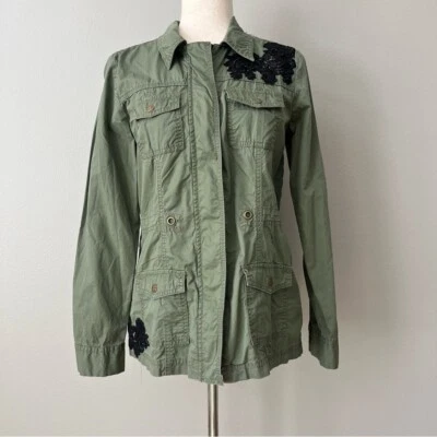 Chaqueta verde con detalles bordados MAURICES NUEVA CON ETIQUETAS / TALLA XS Foto 1 de 4