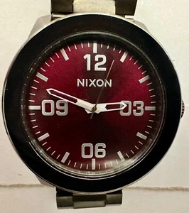 Reloj Pulsera Nixon The Corporal Hombre Gunmetal/Esfera Borgoña Profunda Cuarzo FS-2519 - Imagen 1 de 9