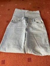 H&M straight leg light blue denim jeans knee ripped size 10