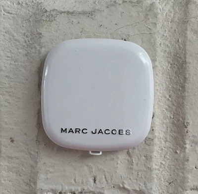 MARC JACOBS Omega Bronze Coconut Perfect Tan Bronzer ~ 104 TAN-TASTIC ~ 0.13 oz - Image 1 of 4