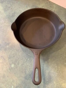 Vntg. GRISWOLD Cast Iron SKILLET  # 5 724 Small Logo Erie, PA  *Level *Damage - Picture 1 of 14