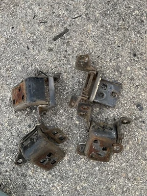 JUEGO DE BISAGRAS DE PUERTA CHEVY GMC CAMIÓN 73-87 BLAZER SUBURBANO 73-91 K5 K10 K20 C10 C20 Foto 1 de 3