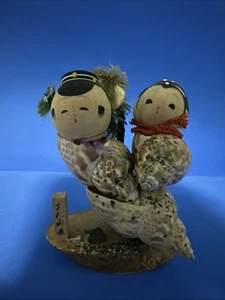 Vintage Kokeshi Dolls Wooden Japanese Mini Sea Shell Figurine Asian Handmade - Picture 1 of 6