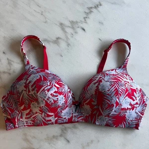 Cacique Simply Wire Free Plunge Bra 44D Red Floral Print Adjustable Straps - Picture 1 of 8