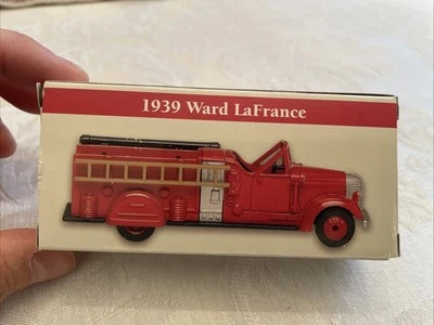 1939 Ward La France Die Cast Fire Truck Collectible - 1999 Readers Digest - Image 1 of 4