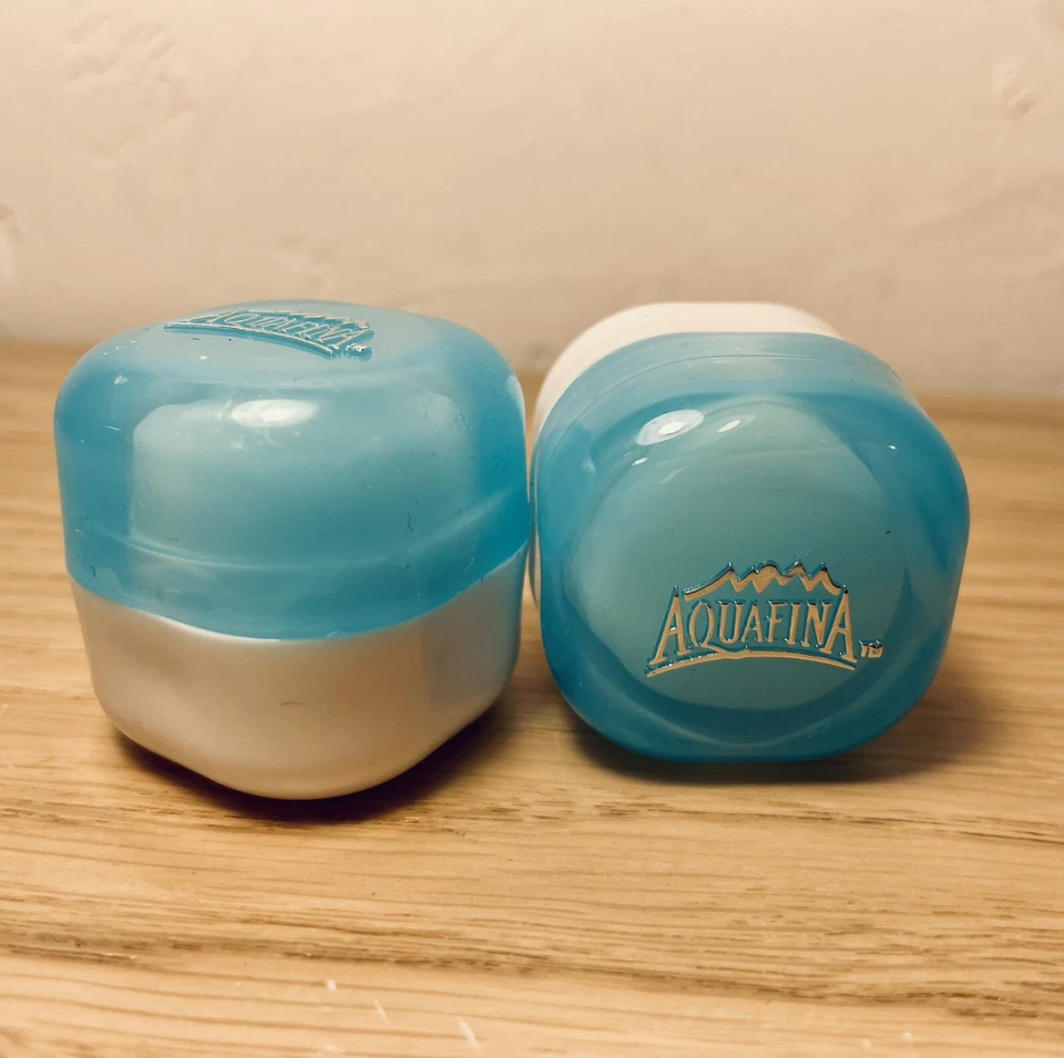 2 Bálsamo Labial Hidratante Aquafina Original Cubo Cuadrado Tapa Azul 2014 Hidratante De Colección Foto 1 de 4