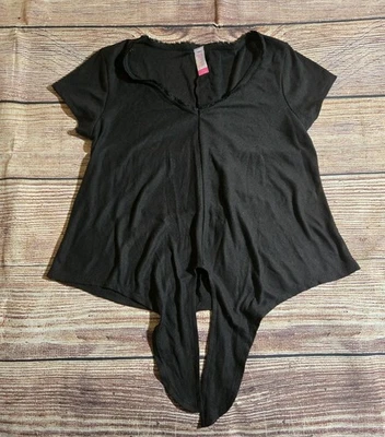 Camiseta No Boundaries Texturizada Cuello en V Corbata Frontal Mujer Talla Grande Negra Manga Corta Foto 1 de 4