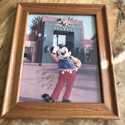 Imagen firmada con marco de Mickey Mouse Disney MGM Studios 12x10 Foto 1 de 4