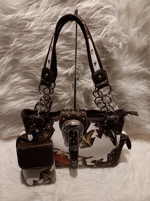 BOLSO DE HOMBRO CAMUFLAJE CON HEBILLA DE ESTRÁS OCULTAR Y LLEVAR  Foto 1 de 4