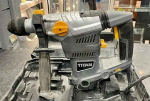 Titan TTB631SDS 6.3kg Nuevo Taladro SDS Plus y Kit de Accesorios de 22 Piezas 230-240v - Imagen 1 de 4