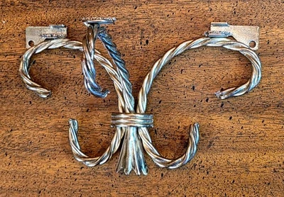 2 Vintage MCM Twisted Gold Painted metal shelf Fleur De Lis Holder 7" x 5" - Image 1 of 4