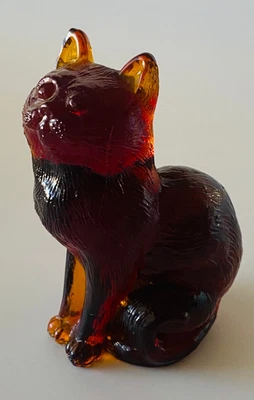 Estatuilla de gato sentado de vidrio Mosser vintage de los años 70 en vino 4" UV brilla ámbar/rojo Foto 1 de 4
