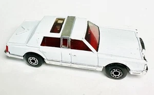 1987 MATCHBOX SUPERFAST MB43 WHITE LINCOLN TOWN CAR 1:76 SCALE TOY - Picture 1 of 7