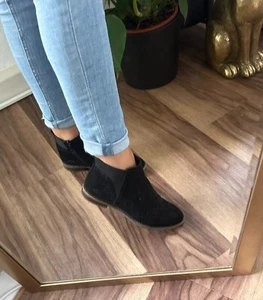 Schwarze Stiefelette in Größe 36 von Deichmann mit Gebrauchspuren - Bild 1 von 3