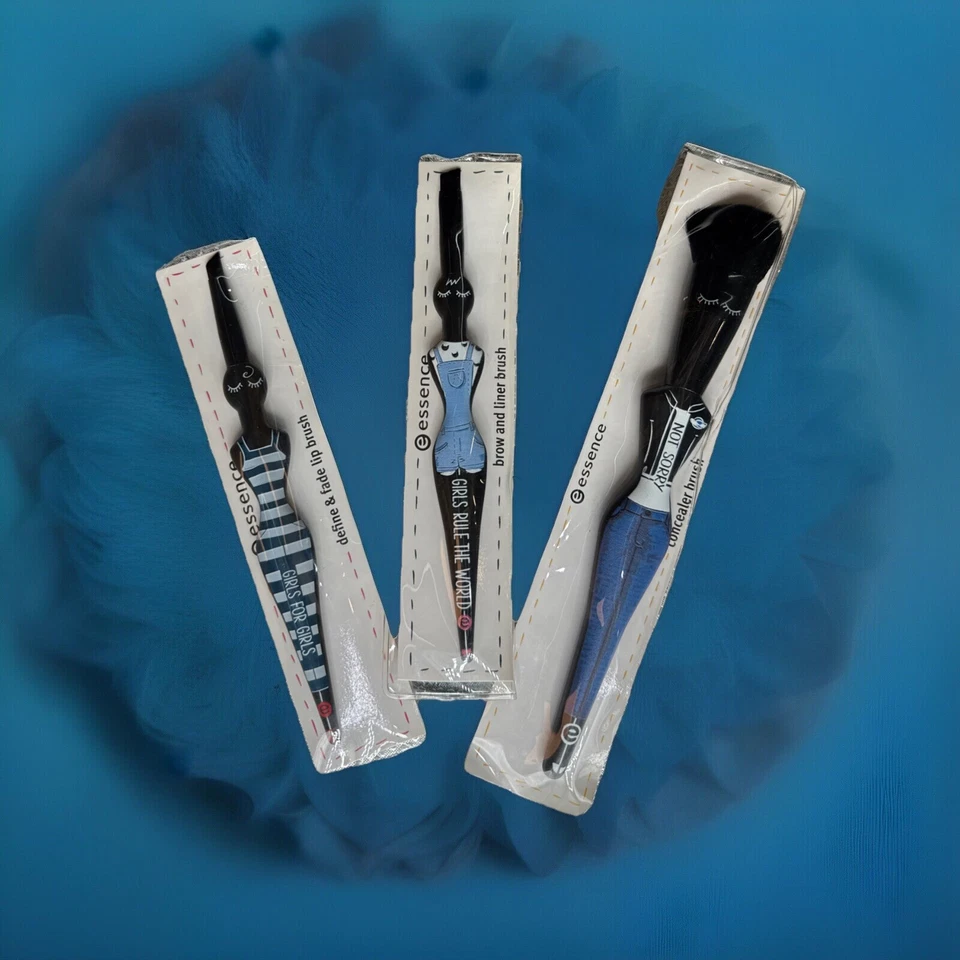 3x essence GIRL SQUAD Pinsel 01 BROW & LINER + Cream + DEFINE & FADE LIP brush - Bild 1 von 4