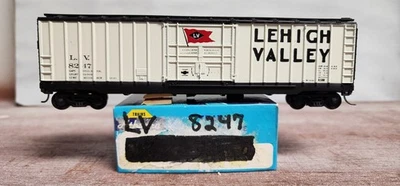 Lehigh Valley Railroad 50' White Plug door Boxcar 8247 Accurail? Kadee HO - Image 1 of 4