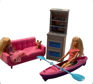 Muñeca Barbie, hermana Lil, cachorro, kayak, 2 sofás y horno parrilla al aire libre lote de 7 - Imagen 1 de 11