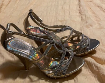 Gold Delicacy Heels! Rhinestones Ankle Strap Size 6.5 Formal Homecoming Prom EUC - Image 1 of 4