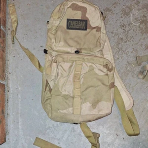 Preowned OlderGen CamelBak MULE hydration pack Desert Combat Uniform DCU Pattern - Picture 1 of 2