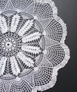 Hermoso filete de encaje vintage hecho a mano hecho a mano ganchillo - Imagen 1 de 4
