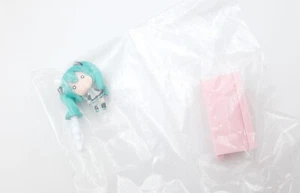 Vocaloid Hatsune Miku 1" mini conector para auriculares enchufe antipolvo figura juguete - Imagen 1 de 2