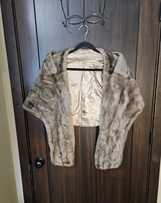 EUC Women's Vintage Faux Fur Vegan Costume Formal Shawl Wrap One Size - Image 1 of 4