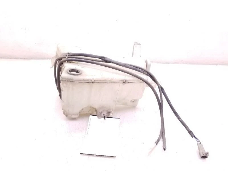 98-02 TOYOTA LAND CRUISER 4.7L 8CYL WINDSHIELD WASHER RESERVOIR ASSEMBLY  - Image 1 of 4
