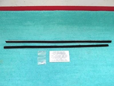 Ford Starliner 1960-61 puerta delantera derecha fieltros antirruquete nuevo 217 Foto 1 de 4