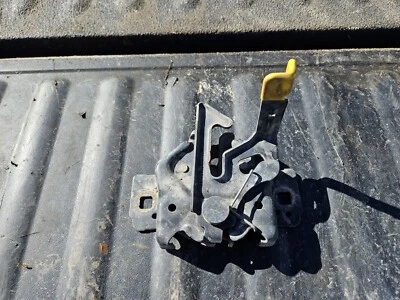 Trava de capô 2011-2016 Ford F250 F350 F450 F550 Super Duty fabricante de equipamento original - Imagem 1 de 2