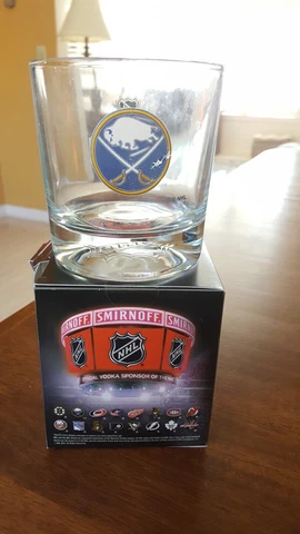 BUFFALO SABRES 12 OZ. NHL SMIRNOFF GLASS *NEW IN BOX* Cover