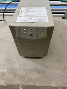 Unité de secours d'alimentation APC Smart UPS SU1400INET - Photo 1/4