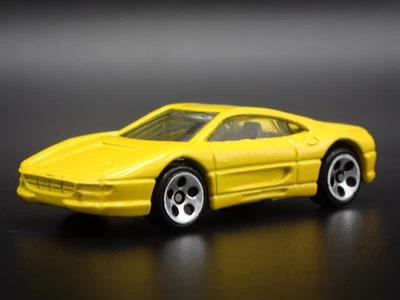 Modello Diecast Collezionabile Diorama Ferrari 355 Giallo 1:64 Scala 1994-1999 - Immagine 1 di 4