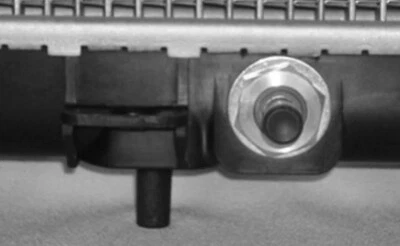 RADIATOR ASSEMBLY FOR INFINITI AUTOMATIC TRANS G20 2.0L L4 2000CC 1999 2000 - Image 1 of 2