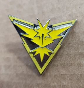 Pokémon TCG Team Instinct Zapdos Pokemon GO Limited Edition Official Pin - Picture 1 of 2