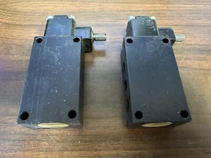 Clippard Minimatic LVA-3 Pneumatic 3 Way Switch LVA3 - Picture 1 of 6