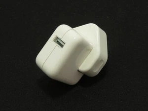 Apple A1401 USB Power AC Adapter Charger iPad 1/2 iPad Mini UK Plug - Zdjęcie 1 z 7