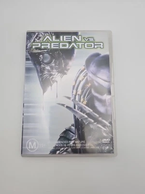 Alien vs Predator (DVD, 2004) Like New - Image 1 of 2