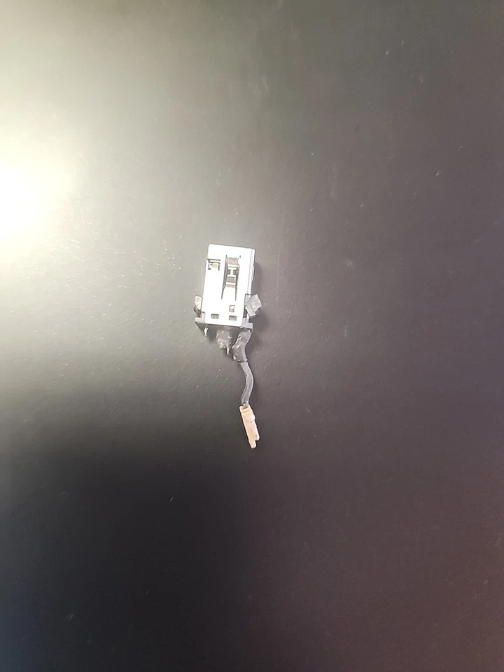 Puerto de carga de repuesto Samsung Galaxy View 18.4 como está para pieza Foto 1 de 3