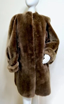 Abrigo de piel decorativa de cordero teñido pieles Schlampp abrazo de oso vintage años 40 L XL Foto 1 de 4