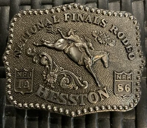 "Hebilla de cinturón vintage 1986 HESSTON National Finals Rodeo NFR FRED FELLOWS 3,75""" - Imagen 1 de 3