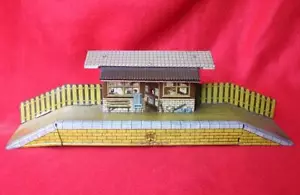 WELLS BRIMTOY VINTAGE ANNI 40 LITHO LATTA WAYSIDE MODEL STAZIONE FERROVIARIA - Foto 1 di 7
