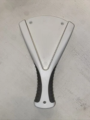 Pampered Chef 2677 Handheld Or Mountable Jar Opener White - - Image 1 of 2