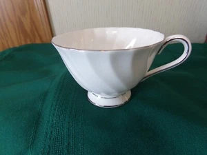 Royal Tuscan Bone China, England "Claridge" Cups - Picture 1 of 5