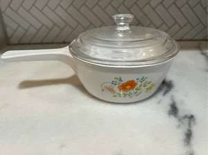 CorningWare Platos de Flores Silvestres Cacerola de 1 1/2 Pinta con Tapa de Vidrio Transparente P-82-B - Imagen 1 de 6