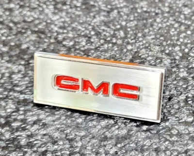 EMBLEMA DE LA CONSOLA CENTRAL DE GMC TRUCK JIMMY DE 1967 1968 1969 1970 1971 1972 Foto 1 de 4