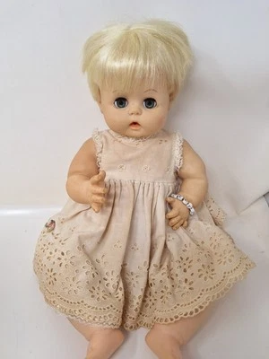 De colección 1964 Effanbee 15” Vinilo Sweetie Pie Muñeca Conjunto Original Pulsera Sears Foto 1 de 4