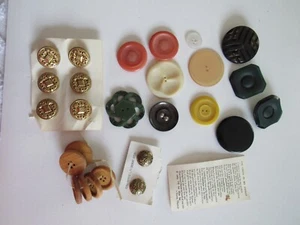 Lot of Assorted Vintage Buttons Wood Metal Plastic / Bakelite 1960s - Picture 1 of 9