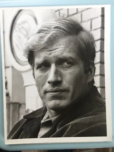 8 X 10 B&W Foto Ken Howard TV Piloto Manhunter Dave Barrett Promocional 1974 - Imagen 1 de 2