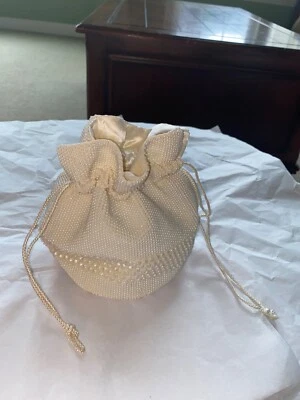 VINTAGE DRAWSTRING WHITE BEADED LINED FINE ARTS WOMENS HANDBAG NEW YORK - Image 1 of 4