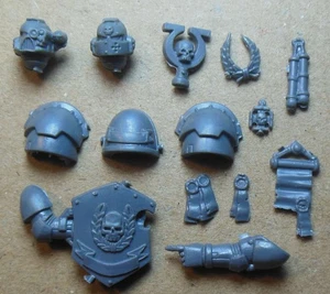 Space Marines - Command Squad 2004 Heads Icons Champion Shield (a) Bitz Bits 40K - Picture 1 of 1